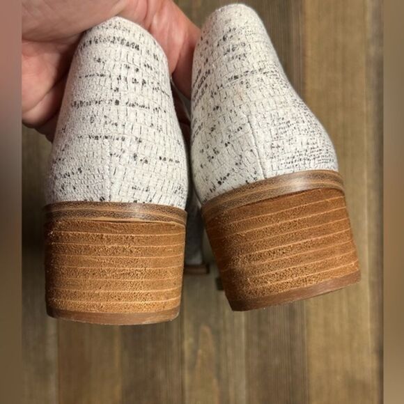 Chinese Laundry Fortune Bootie lizard/snakeskin print, pointed toe size 7. - Picture 7 of 11